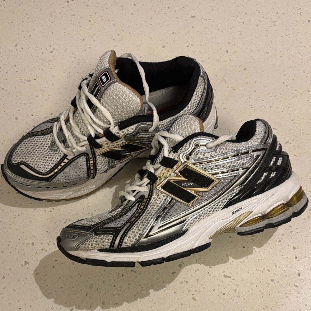 New Balance 1906R‘Silver Gold Metallic Sneaker
